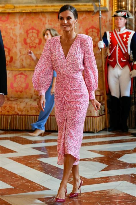 vestido de la reina letizia hoy